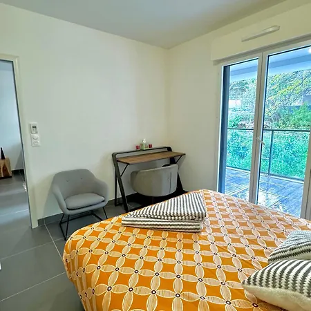 Superbe T2 Dans Avec Piscine Chauffee