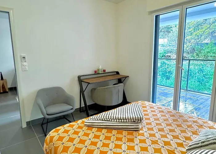 Superbe T2 Dans Avec Piscine Chauffee